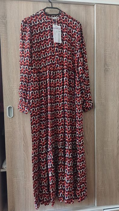 Рокля Sinsay с красиви цветове