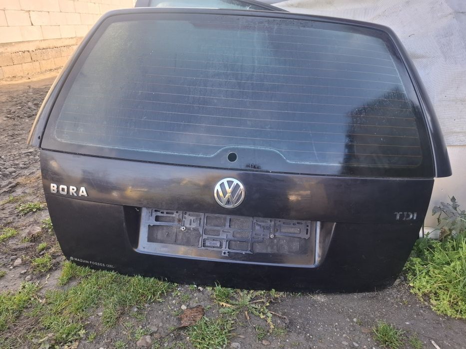 Haion Wolswagen Bora Golf 4 cu un mic defect la colț!