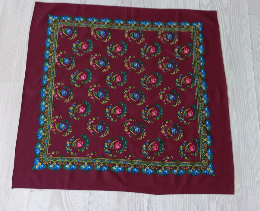 Batic traditional cu model floral