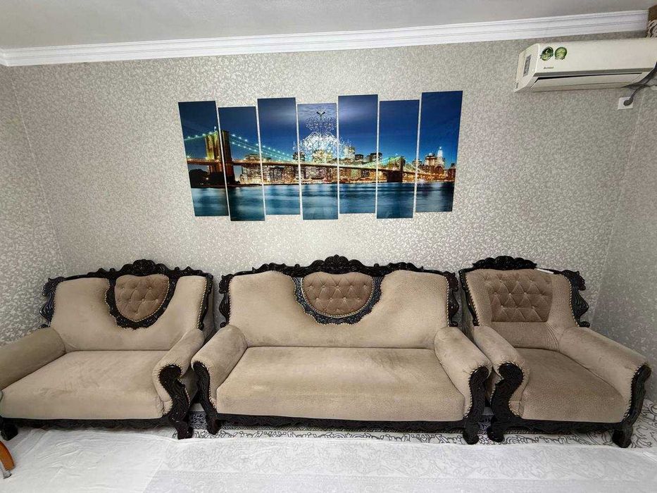 Мебель для гостиной и спальной.