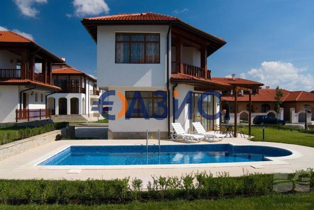 Къща с 2 спални в комплекс Флорал Медоус, 146 кв.м. + 300 кв.м. двор,