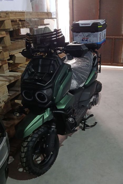 Продаётся скутер "ТАНК" бензин