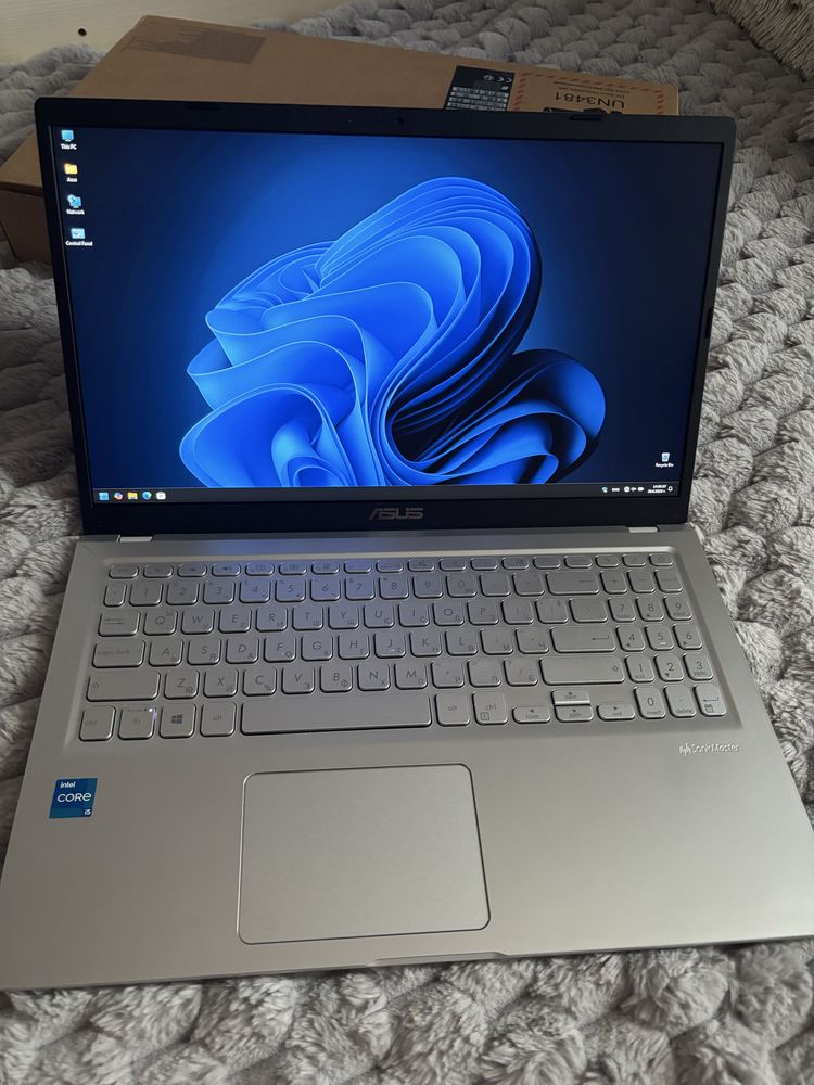 Продавам лаптоп ASUS VivoBook X515EA