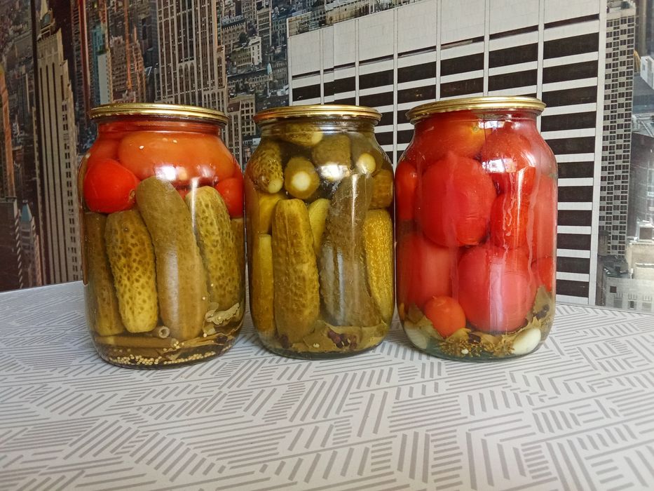 Домашние соленья,консервация,огурцы, помидоры, ассорти,варенье,компот.