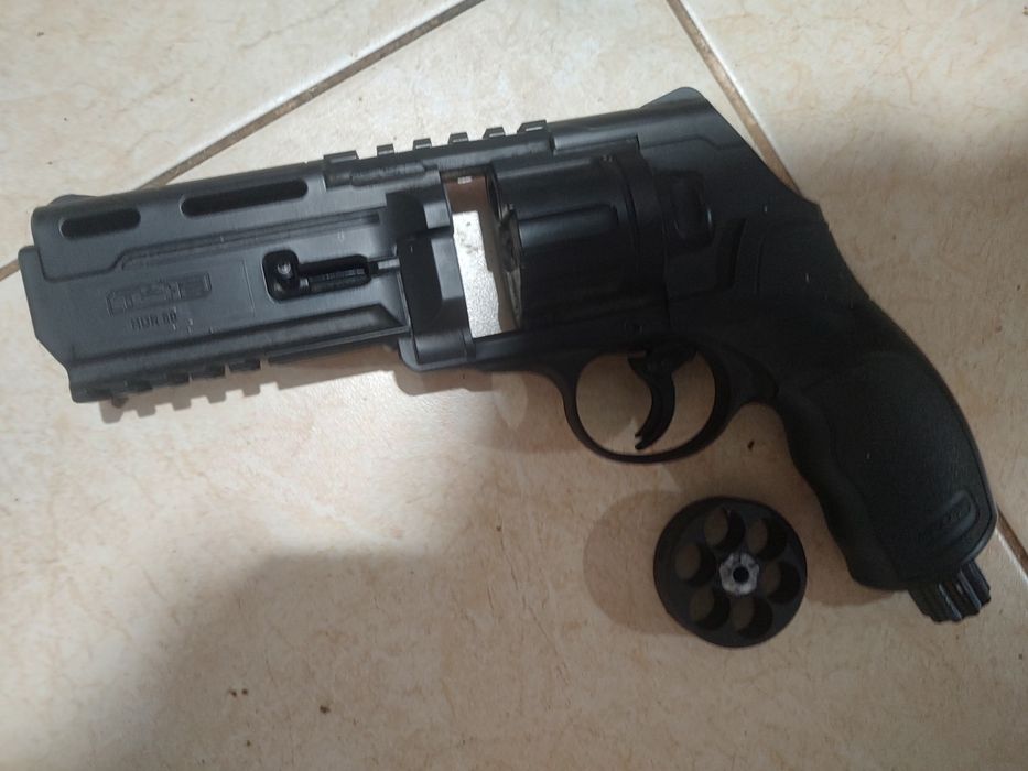 Vand pistol cu bile