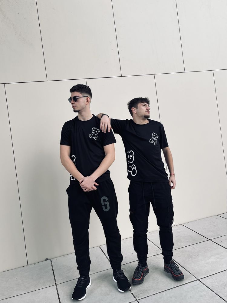 Дрехи/ clothes/ къс-ръкав тениски/black short-sleeve T-shirts/фланелки