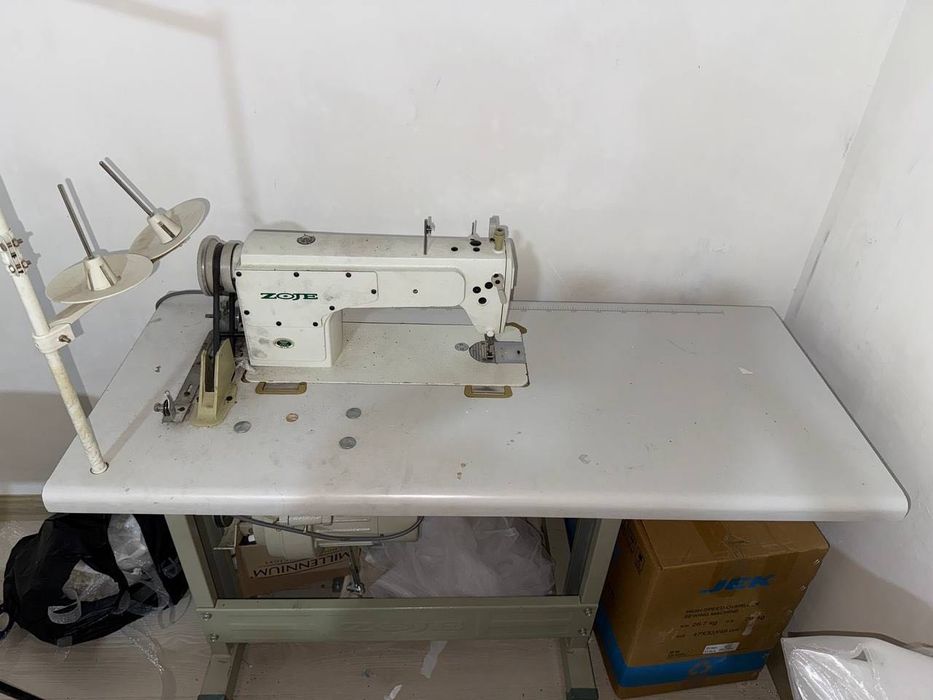 Zoje tikuv mashinasi