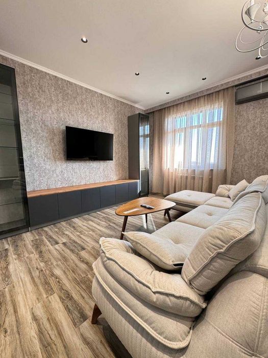 Срочно!!! Сдаётся 3Х 4/9 евро кв центр города в Дружбы Народов а28