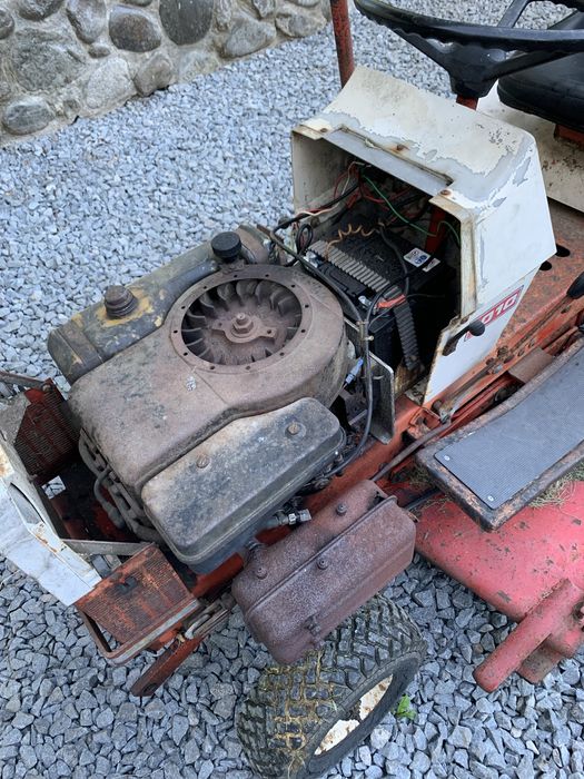 Tractoras de tuns iarba