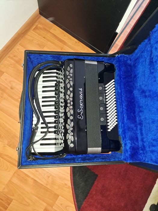 De vânzare acordeon