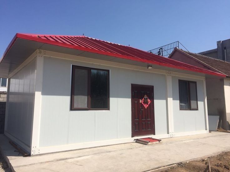 Case modulare din structura metalica si izolate cu panouri sandwichi
