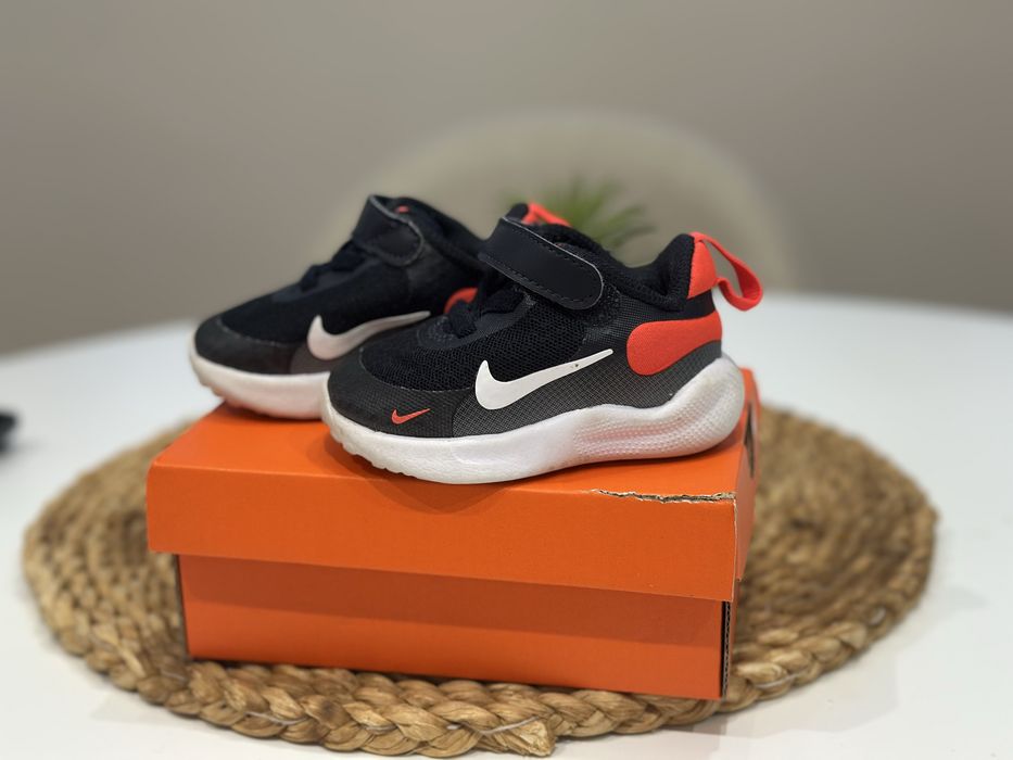 Nike  оригинални маратонки 18,5.