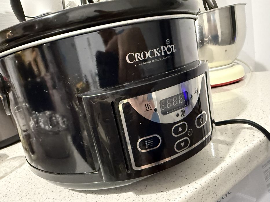 Crockpot aparat  de gatit este aproape nou ,folosit de cateva ori