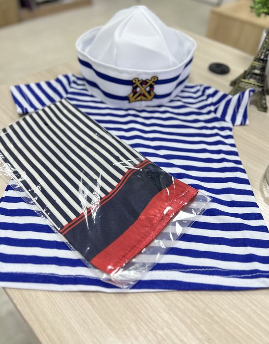 Продам костюм моряка для малыша 2-3 лет