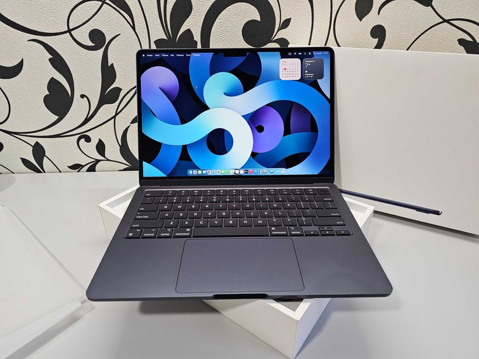 ПРОДАМ Macbook Air 13" inch M2 (16GB/256GB). Практический НОВОЕ.