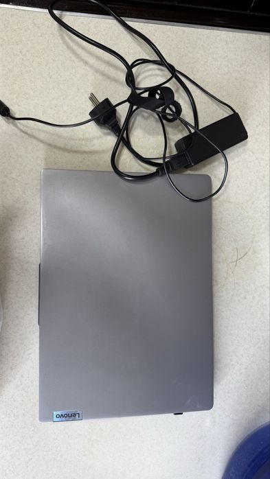 Ноутбук Lenova новый  зарядка есть в комплекте