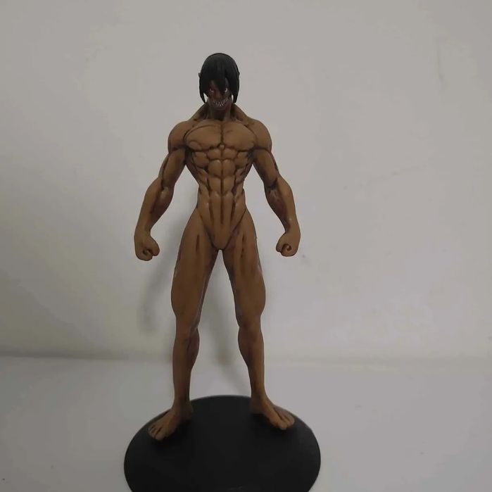 Аниме фигурка от Attack on Titan на Ерен като титан