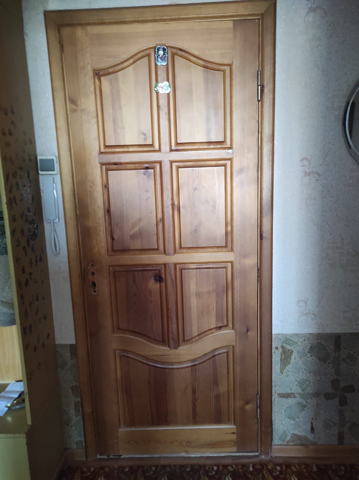 Дверь деревянная,глухая с коробкой