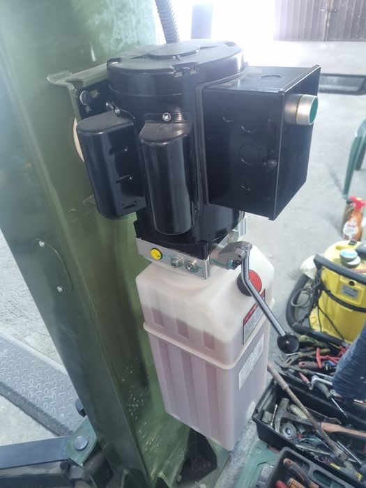 Vand 2 Elevatoare + banc de testare frane