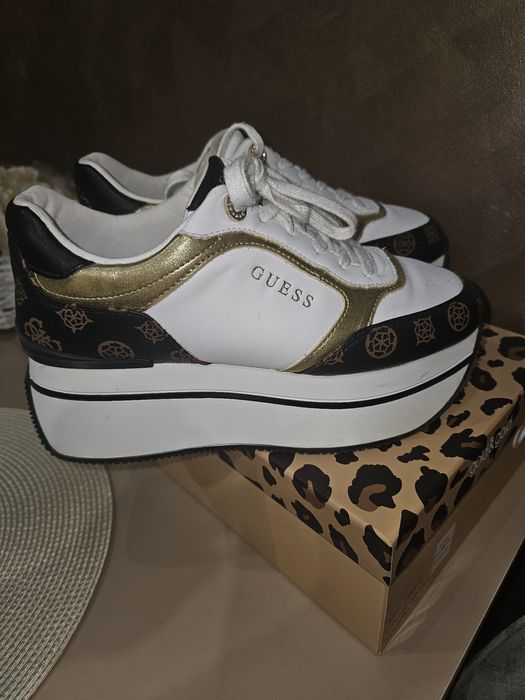 Дамски кецове Guess