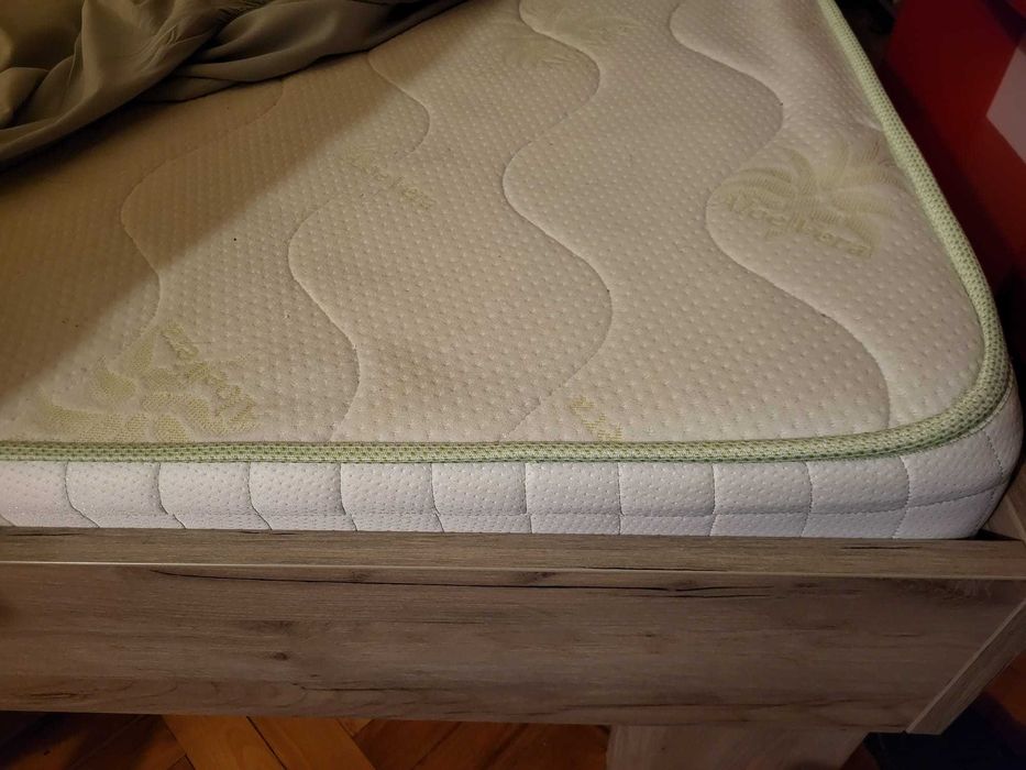 Pat matrimonial 160x200 si 2 noptiere + saltea
