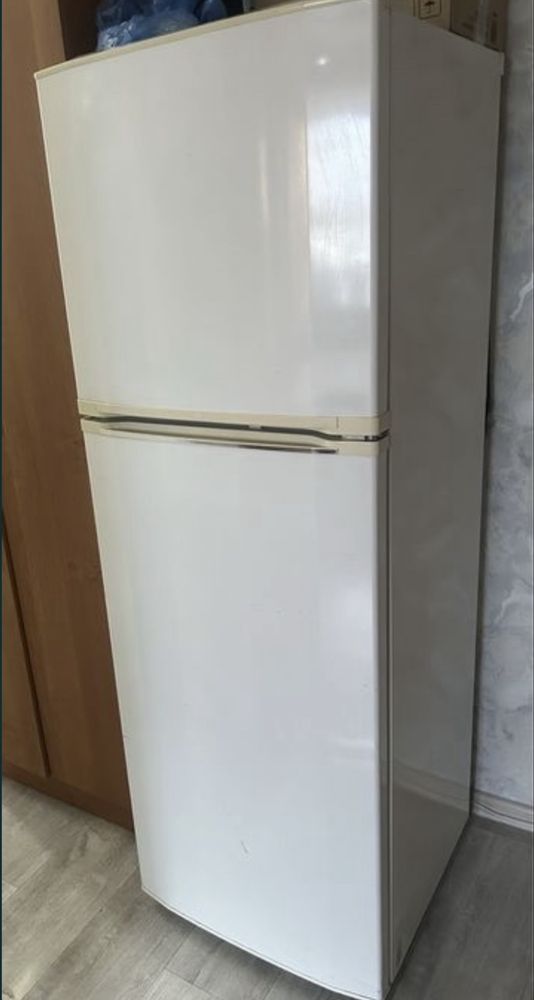 Продам холодильник