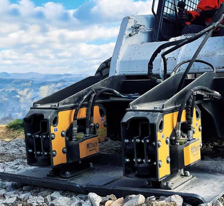 Placă de compactare dublă pentru atasamentul PLURY MALAGUTI