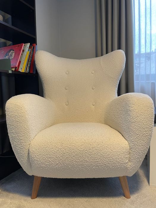 Кресло в бяло букле