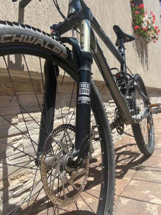 Bicicletă MTB Stevens cu suspensie față-spate – RockShox