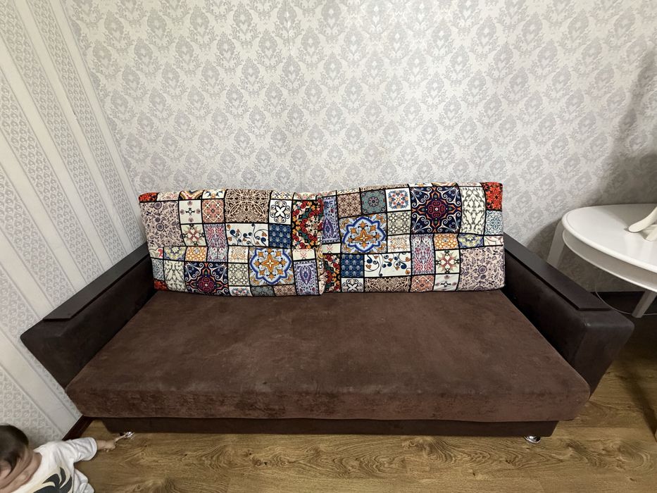 Продам диван не новый