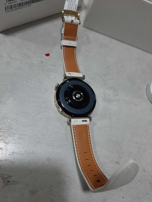 Смарт часовник HUAWEI WATCH GT 4 , 41 MM, НОВ