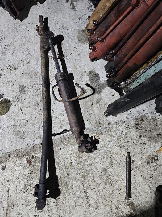 Cilindrii,  distribuitor,  pompa turola , brate cu semiluna ifron