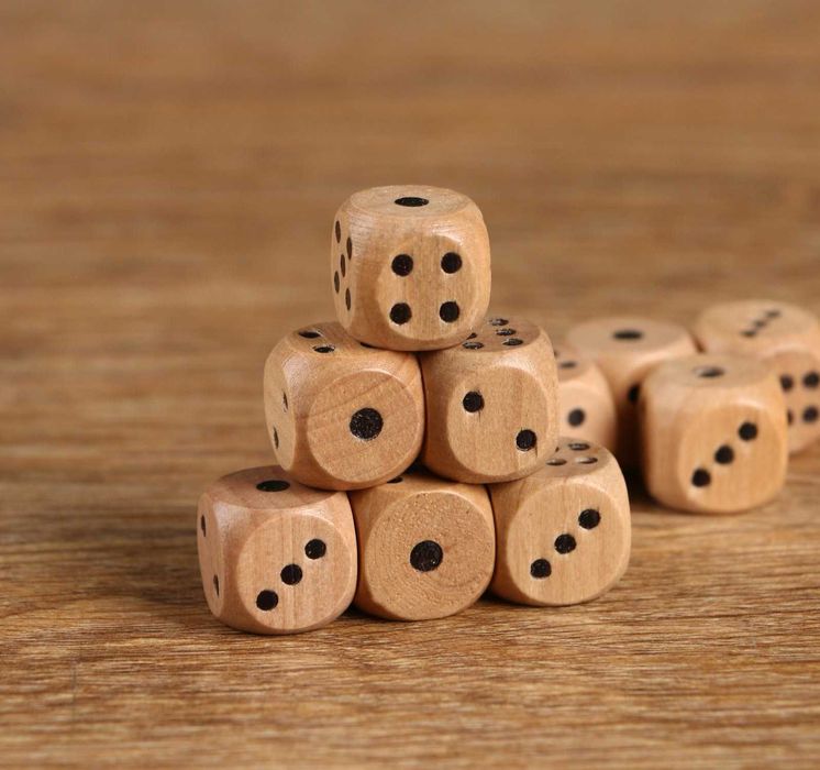 Кости игральные Зарики Кубики деревянные 1,4х1,4 см новые по 1 штуке