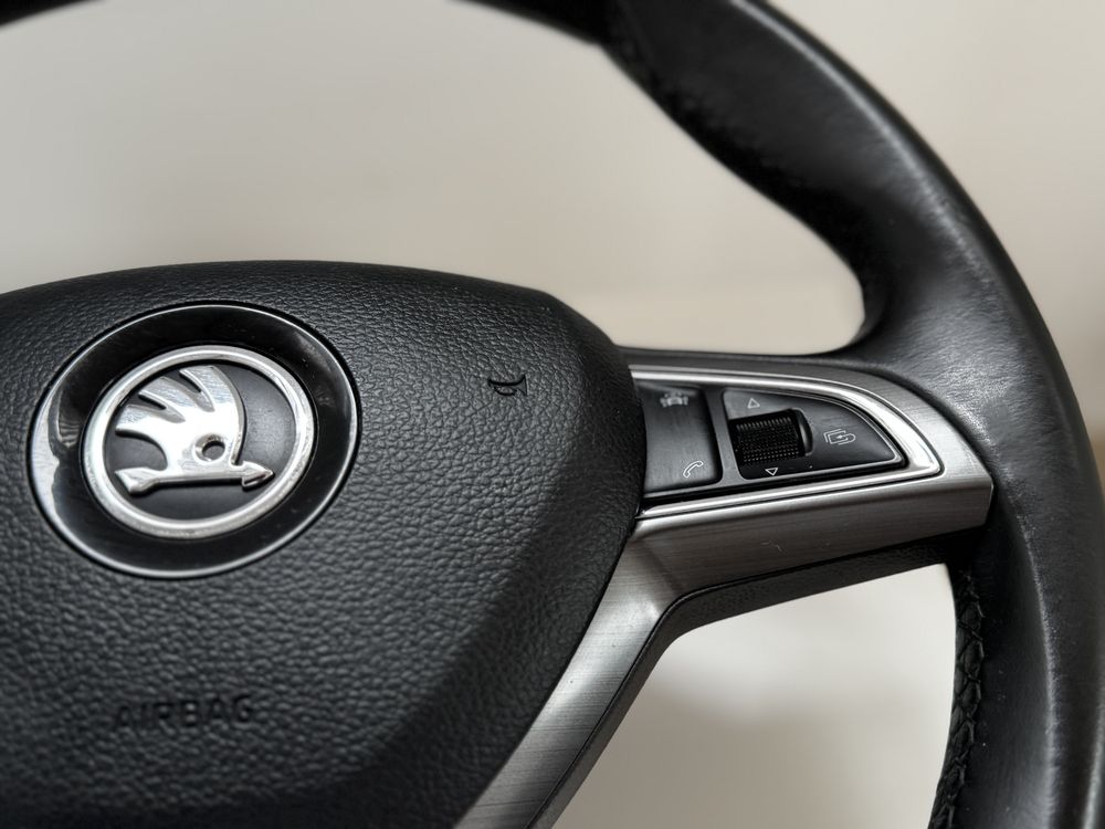 Volan cu comenzi Skoda Octavia 3
