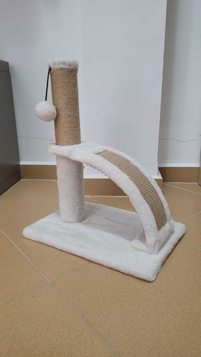 Малка кула за драскане за котки