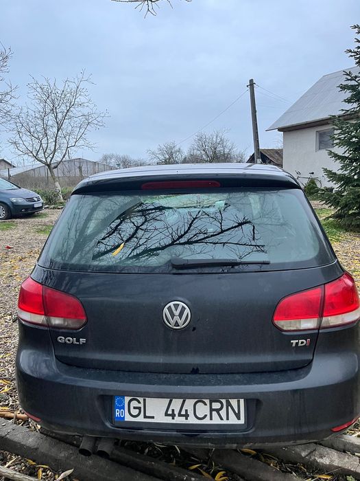 Vând mașina avariată