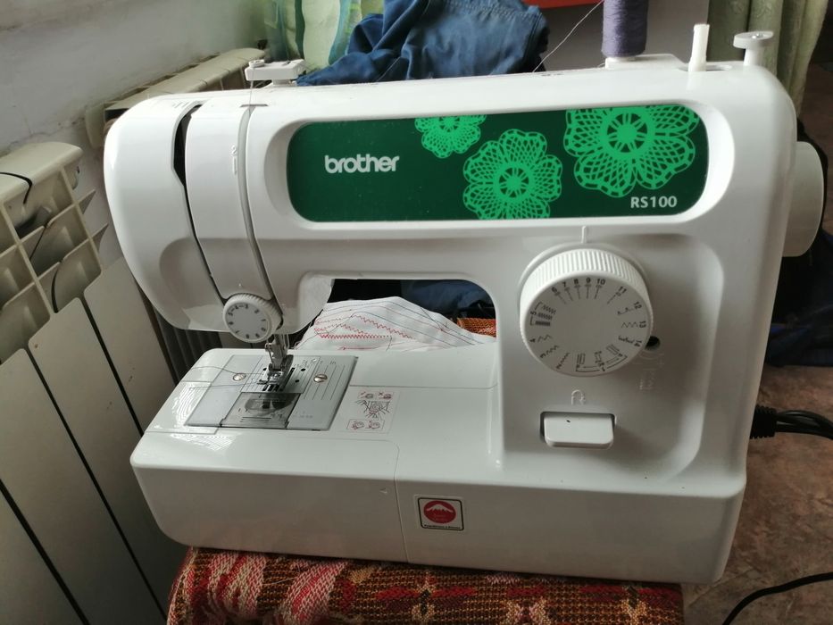 Электрическая швейная машинка