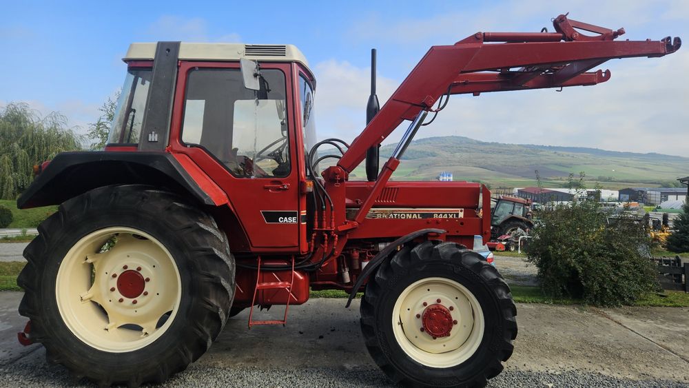 Tractor CASE International IHC 844 845 XL cu incarcator frontal