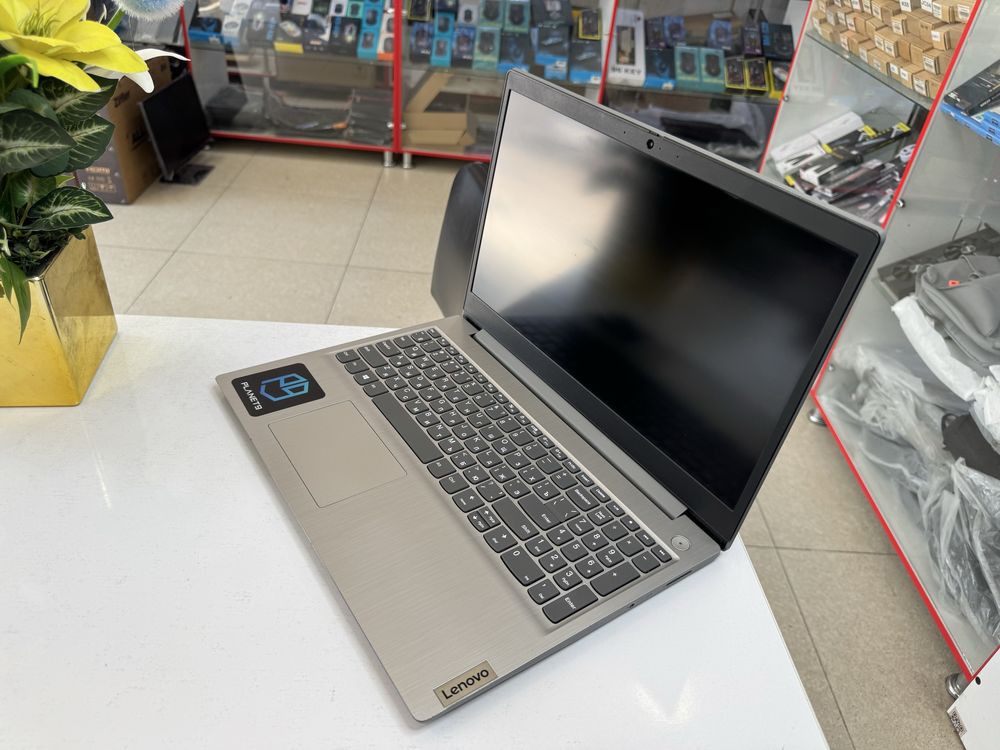lenovo ofisnoy 4/256 ssdlik holatlari ishlashlari yaxshi ofis iwlariga