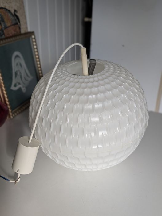 LLustra mid century, moderna, fabricata de firma germana Erco.
Este al