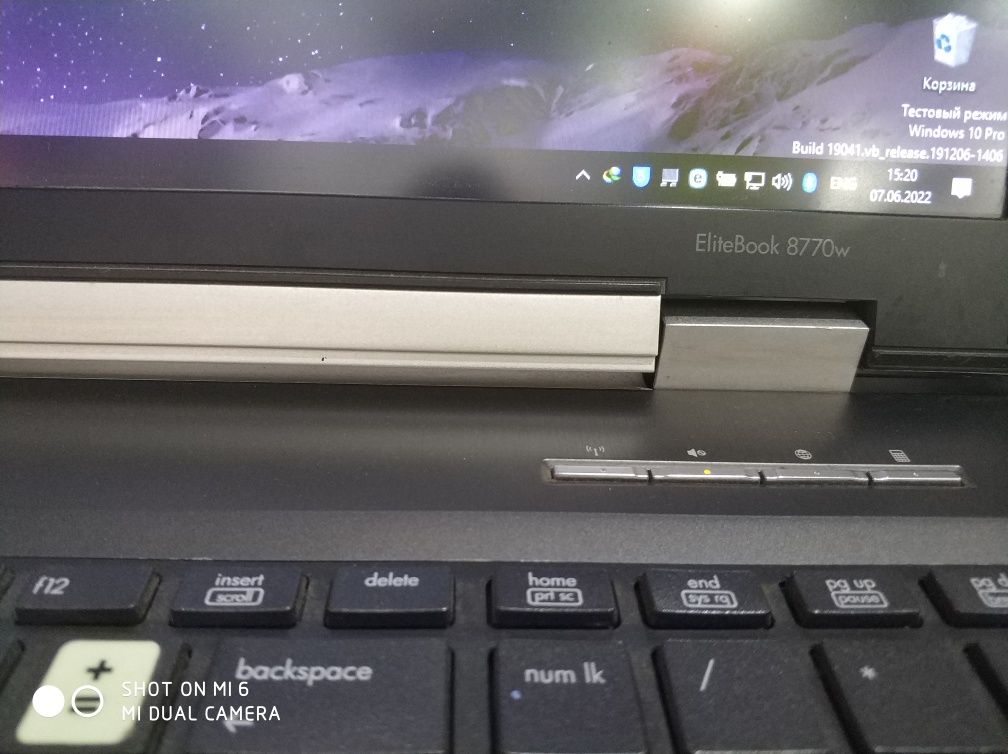 Hp Elitebook 8770w sotiladi