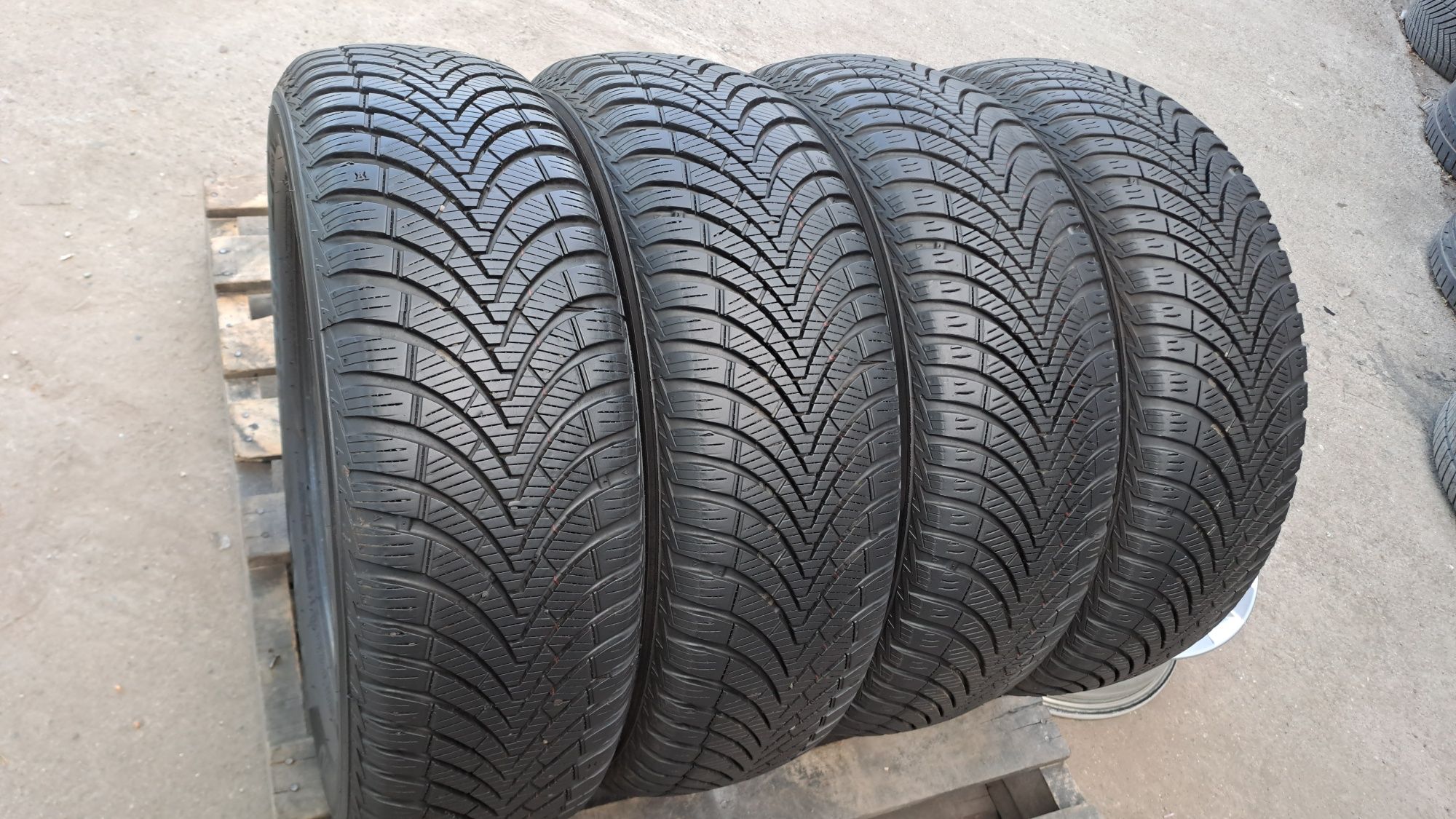 4бр. 2023г. Всесезонни 185/65/15 Kumho Solus 4S