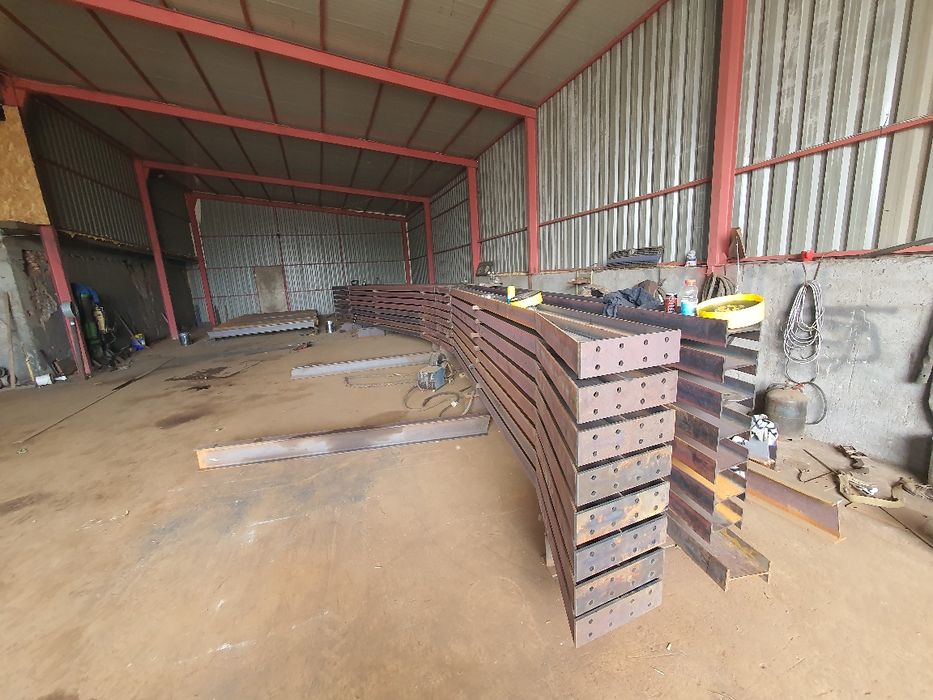 Constructie hala demontabila pe suruburi 10x20m cu livrare