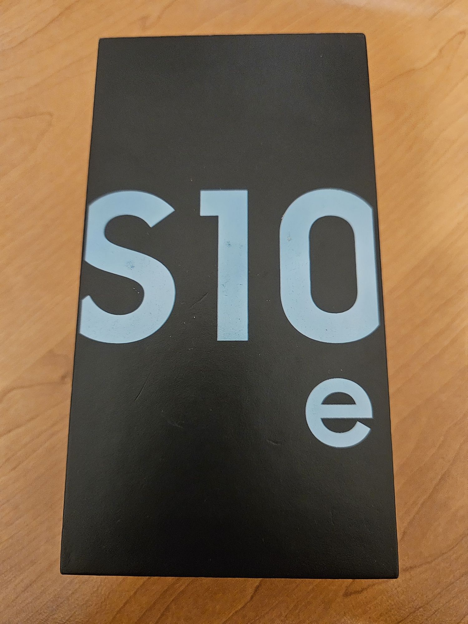 Продам телефон Samsung 10e