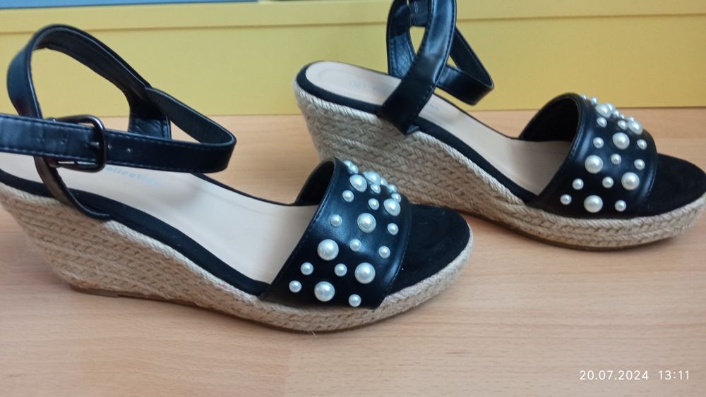 Дамски сандали на платформа