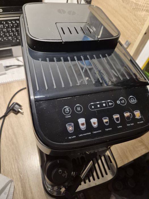 Кофемашина delonghi magnifica evo
