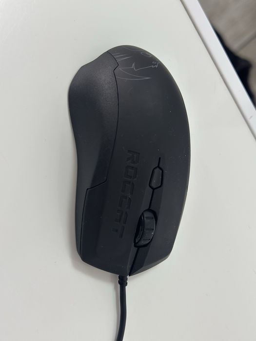 Vand 2 mouse-uri de gaming