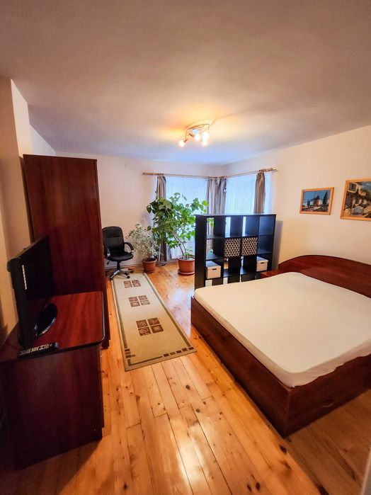 Casa zona centrala, 2 apartamente separate, garaj, curte