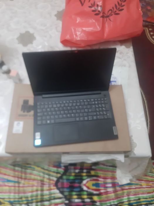 Noutbuk sotiladi yangi narxi 3mln som