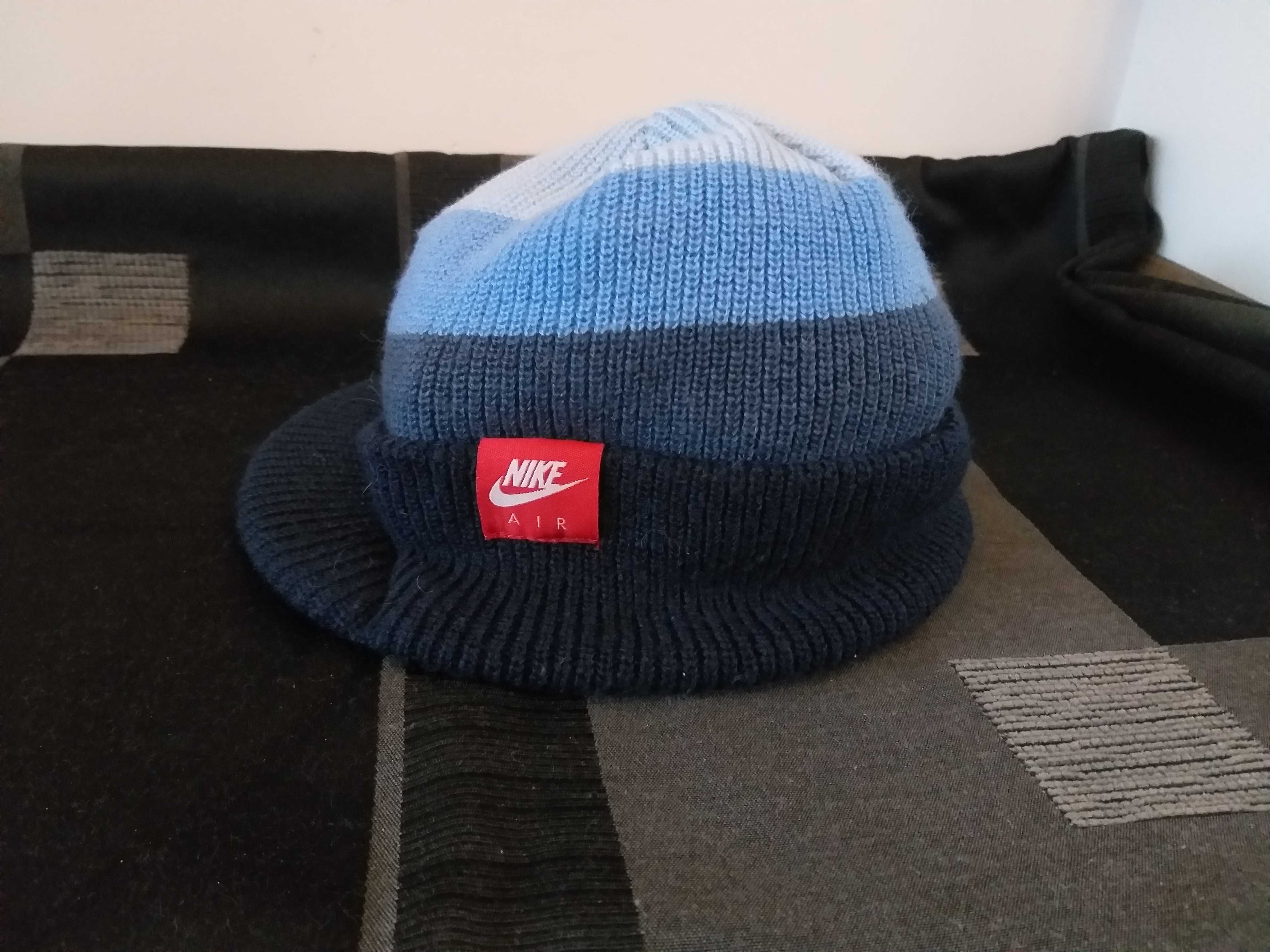 Nike -  зимна шапка КАТО НОВА 100% оригинал универсален размер